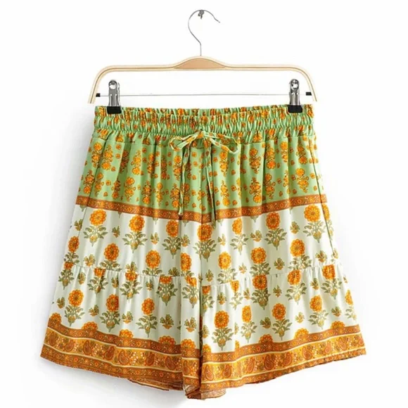 027 Boho Green Floral Gypsy Elastic Waist Shorts - Picture 7 of 8